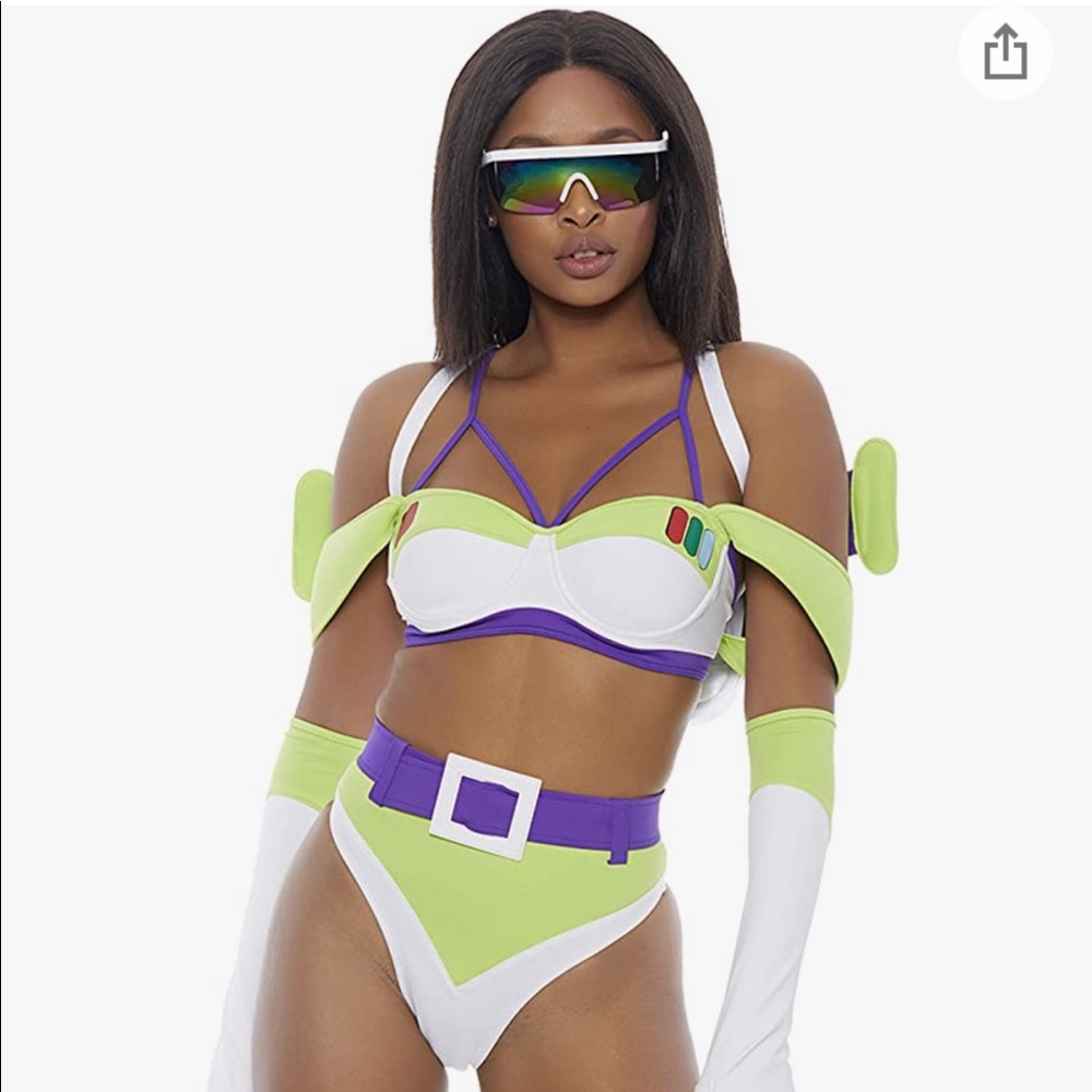 Selling the entire costume- gloves, glasses, back pack, top and bottoms